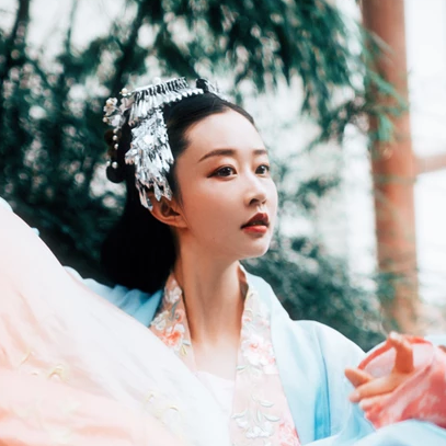 中國(guó)風(fēng)清新花朵唯美古風(fēng)女子頭像