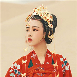 大漠黃沙嫁衣紅裳女子頭像，古風(fēng)艷麗真人頭像