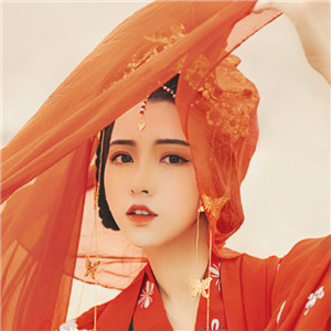 大漠黃沙嫁衣紅裳女子頭像，古風(fēng)艷麗真人頭像