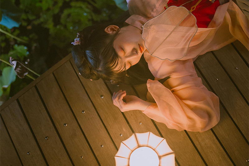夜色杏粉小依獨醉酒古風(fēng)頭像，女生古風(fēng)頭像