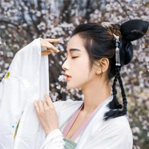 櫻花樹下古風女子頭像，真人古風頭像大全