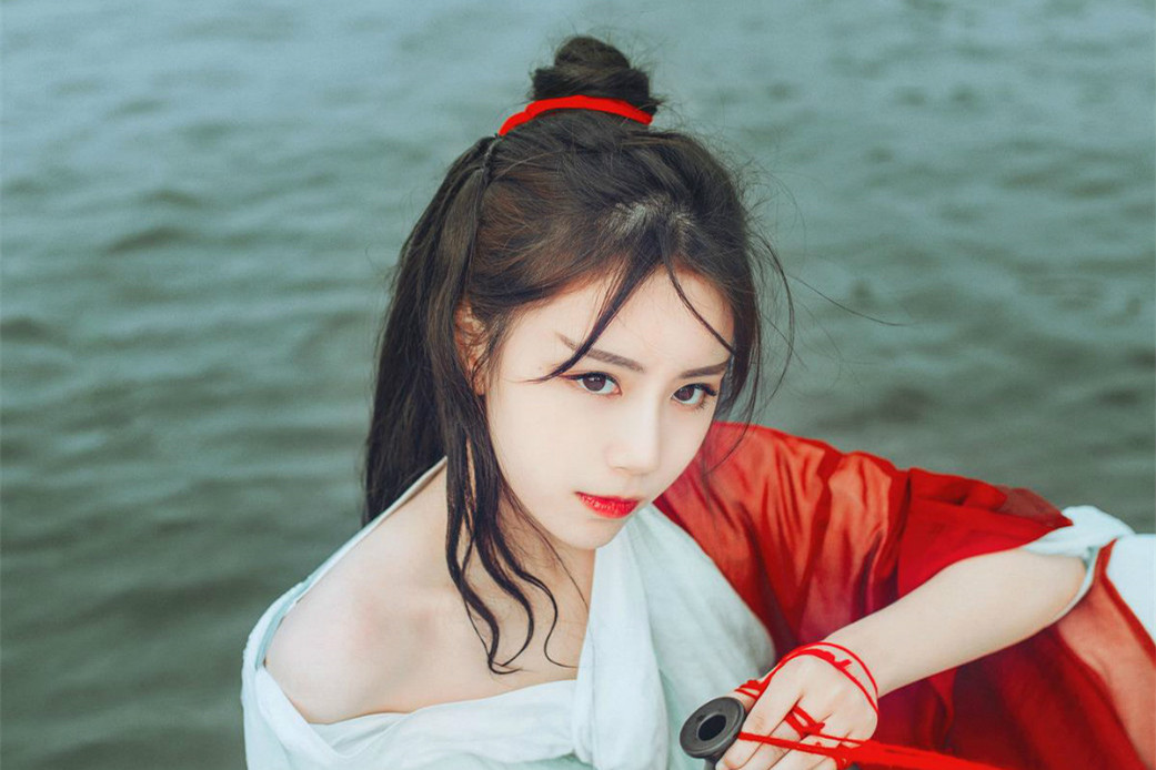 俠骨柔情女子古風(fēng)頭像大全，紅衣似火灼人眼