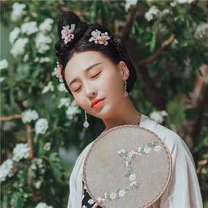 深深庭院美人古風頭像，漢服真人頭像qq頭像