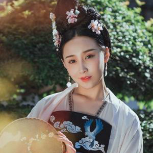 深深庭院美人古風頭像，漢服真人頭像qq頭像