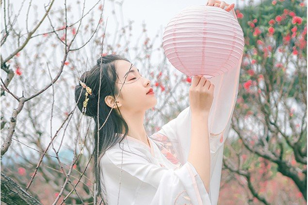 輕盈溫婉的古風(fēng)女子頭像，中國古典風(fēng)格qq頭像