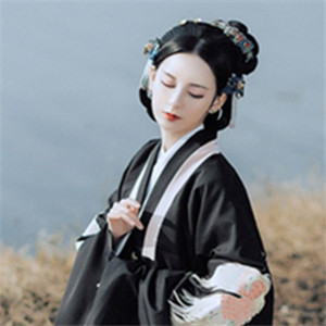 孤傲冷寂女子古風頭像，真人女生qq頭像