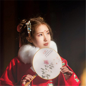 冬日暖陽伊人紅襖古風(fēng)頭像，甜美可愛真人女生
