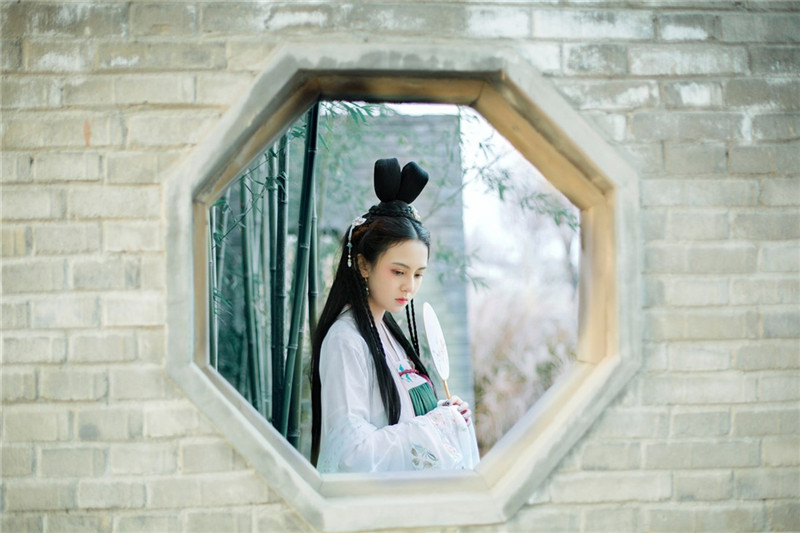 竹青風(fēng)悠女子清雅古風(fēng)頭像，唯美女生真人頭像
