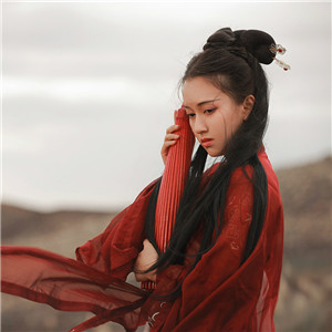 紅衣冷艷古風(fēng)女子真人頭像，女生古風(fēng)qq頭像