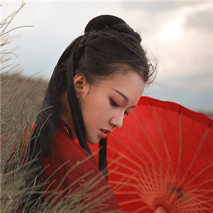 紅衣冷艷古風(fēng)女子真人頭像，女生古風(fēng)qq頭像