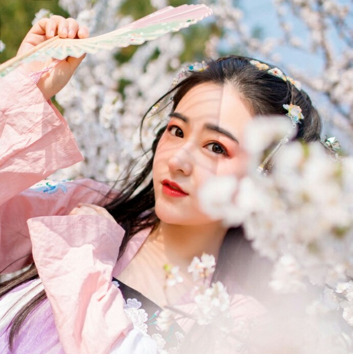 粉妝玉琢的女子古風(fēng)頭像，中國(guó)風(fēng)女生頭像