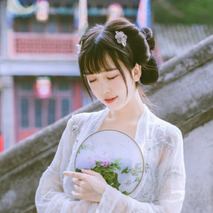 俏麗女子真人古風(fēng)頭像，婉風(fēng)流轉(zhuǎn)女生頭像