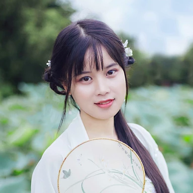 荷塘邊帶傘女生頭像，唯美古風(fēng)真人頭像
