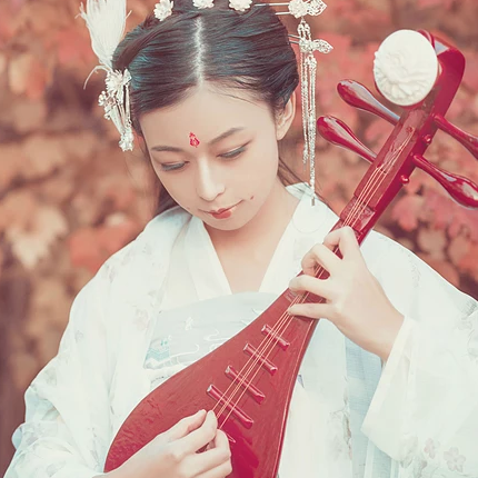 落葉意境彈琵琶女生頭像，唯美古風真人頭像
