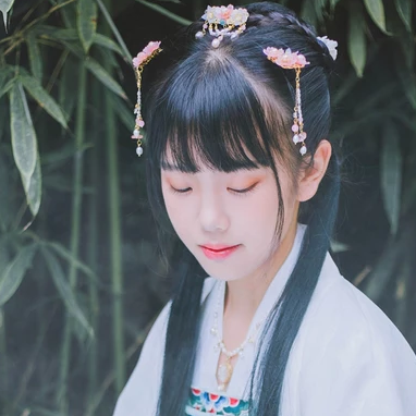 小清新淡藍(lán)色帶團(tuán)扇頭像，唯美古風(fēng)真人頭像