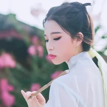 清新嫩綠帶傘女生頭像，唯美古風(fēng)真人頭像
