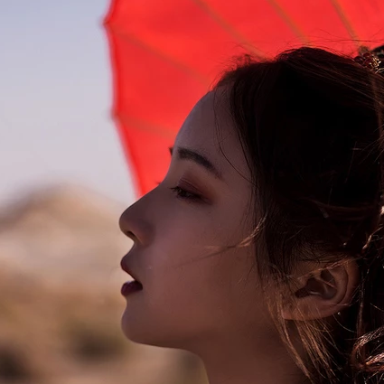 傷感流淚帶傘頭像，唯美古風真人頭像