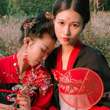 嬌艷紅衣閨蜜頭像，唯美古風(fēng)真人頭像