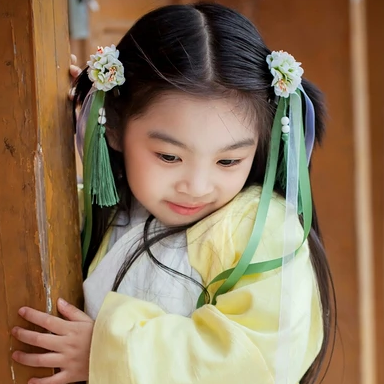 超萌帶團(tuán)扇小女生頭像，唯美古風(fēng)真人頭像