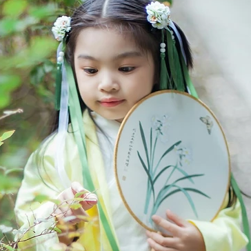 超萌帶團(tuán)扇小女生頭像，唯美古風(fēng)真人頭像