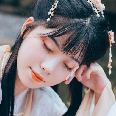 三櫻帶團扇女子頭像，唯美古風真人頭像