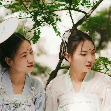 漢服帶團扇閨蜜頭像，唯美古風真人頭像