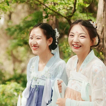 漢服帶團扇閨蜜頭像，唯美古風真人頭像