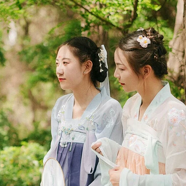 漢服帶團扇閨蜜頭像，唯美古風真人頭像