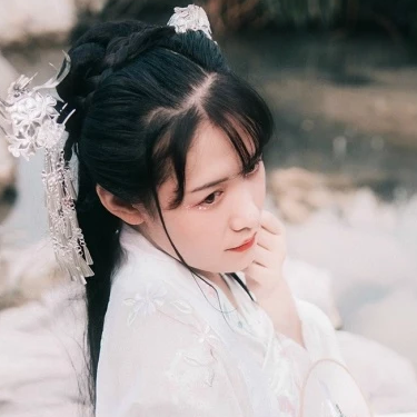 淡粉色帶團扇女子頭像，唯美古風真人頭像