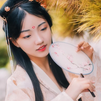 秋意帶傘團(tuán)扇女生頭像，唯美古風(fēng)真人頭像