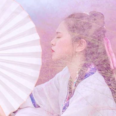 粉嫩帶折扇女生頭像，唯美古風(fēng)真人頭像
