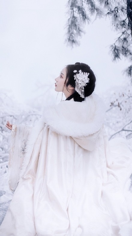 唯美雪景古裝美女圖片，清新淡雅的古裝攝影欣賞