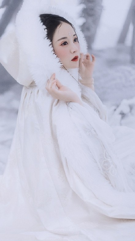 唯美雪景古裝美女圖片，清新淡雅的古裝攝影欣賞