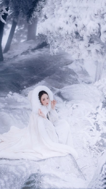 唯美雪景古裝美女圖片，清新淡雅的古裝攝影欣賞