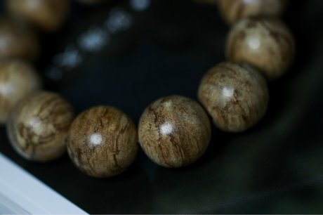 沉香手串多少錢一串，如何判斷沉香手串什么價