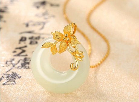 和田玉吊墜價(jià)格多少錢，和田玉吊墜配什么掛繩好看